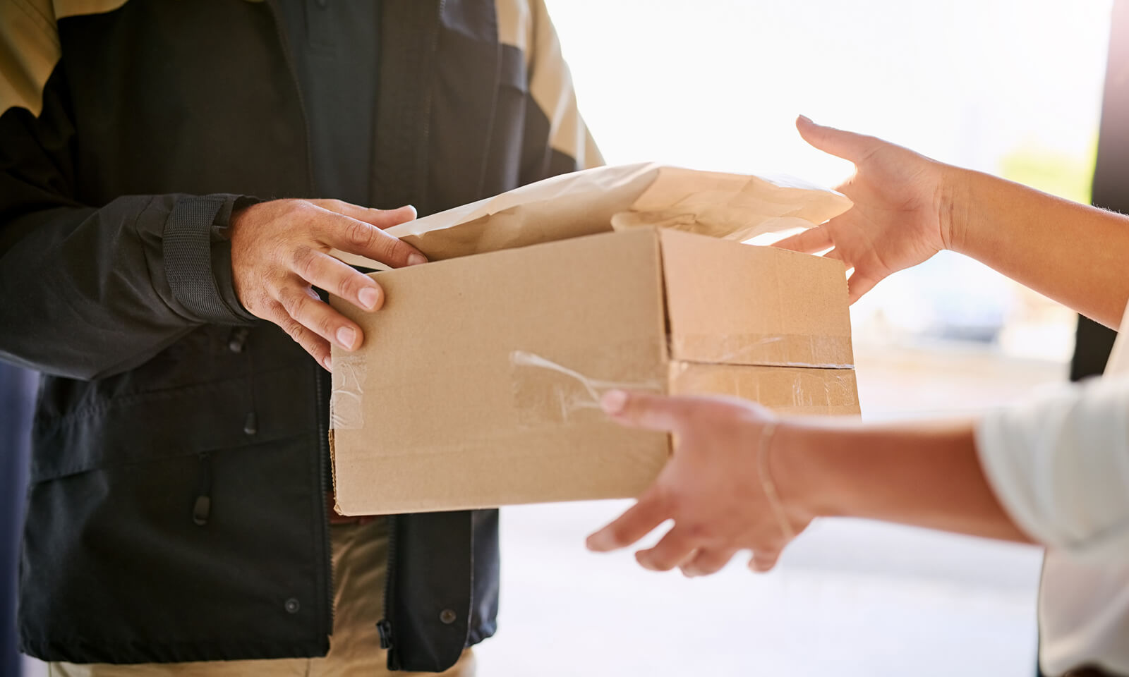 From Dropshipping to DIY: How to Show off Your Brand with the Help of Order Fulfillment
